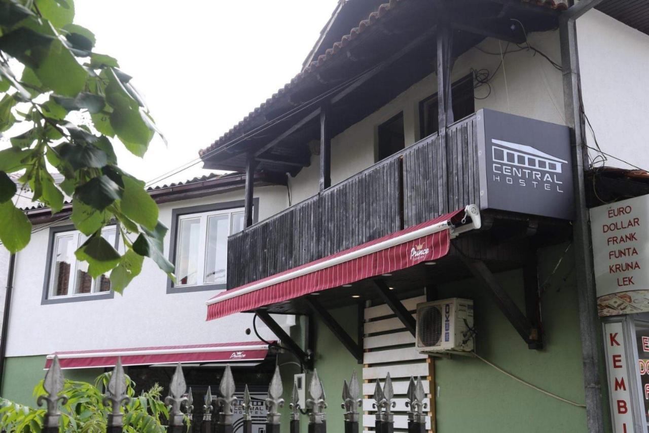 Central Hostel Pejë Esterno foto