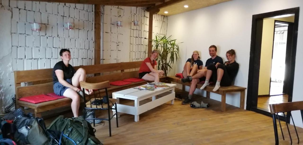 Central Hostel Pejë Esterno foto