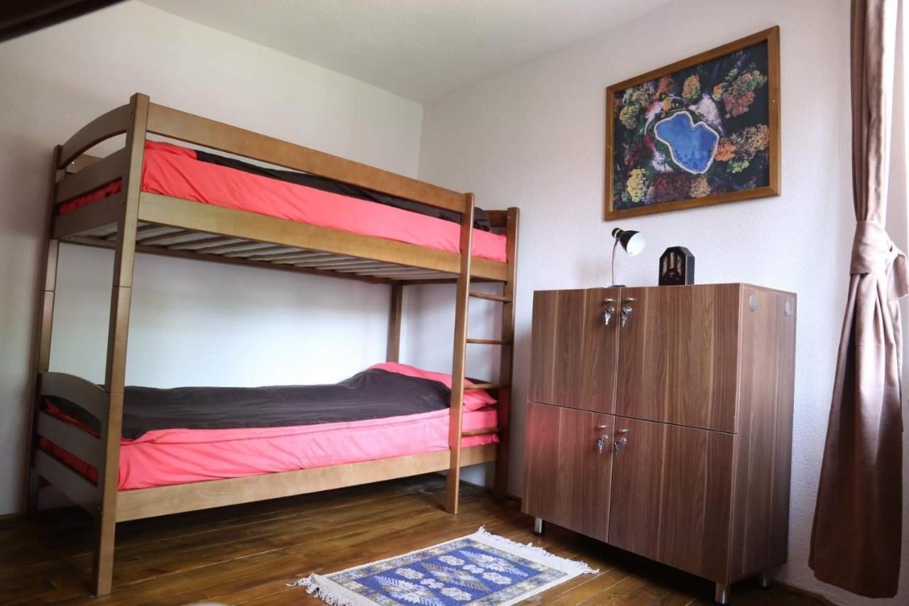 Central Hostel Pejë Esterno foto