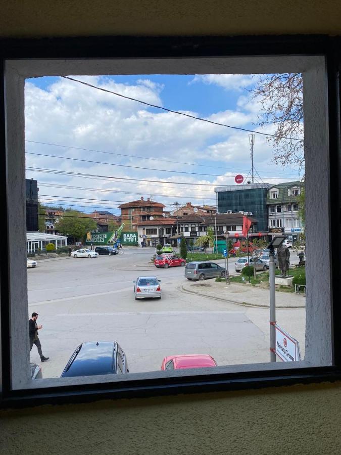 Central Hostel Pejë Esterno foto